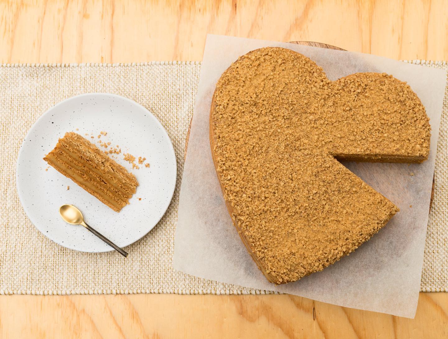 Original Caramel Honey Cake with Walnuts - HEART